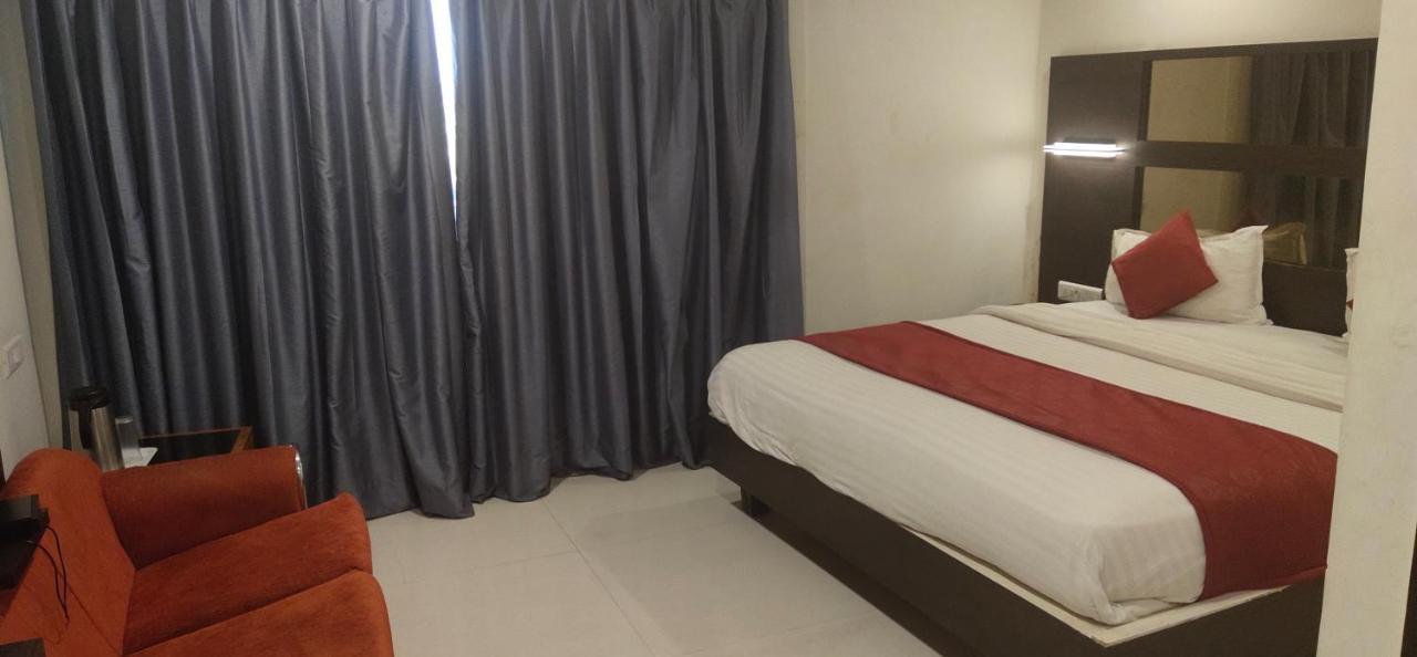 Shreenath Hotel Ahmedabad